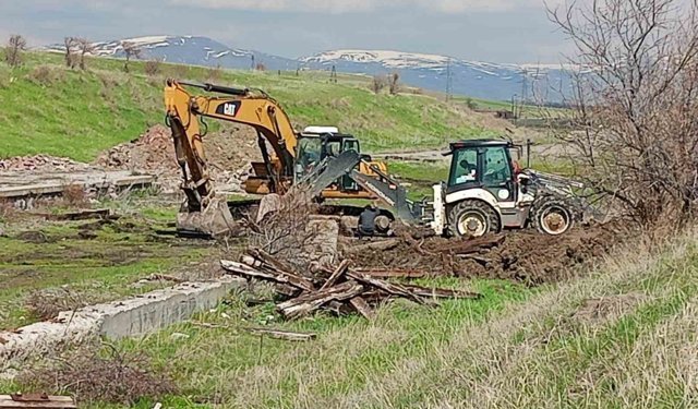 Kars-Gümrü demiryolu hattında çalışmalar başladı