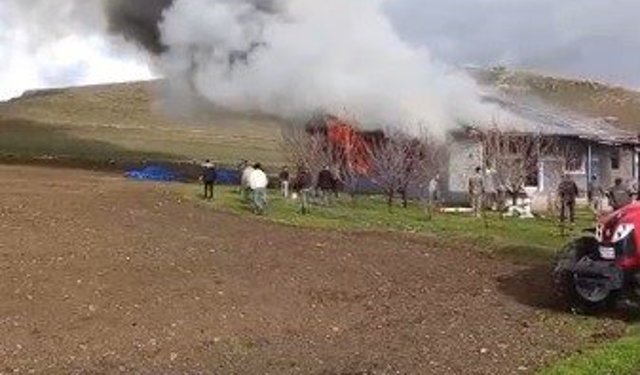 Kars'ta alevlere teslim olan ev kullanılamaz hale geldi