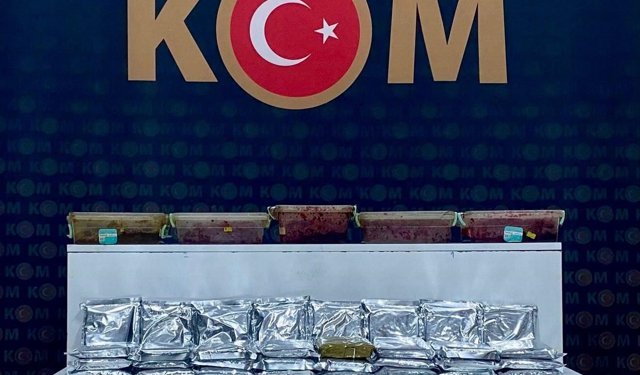 Kars'ta kaçakçılık operasyonu: Binlerce makaron ve kilolarca tütün ele geçirildi