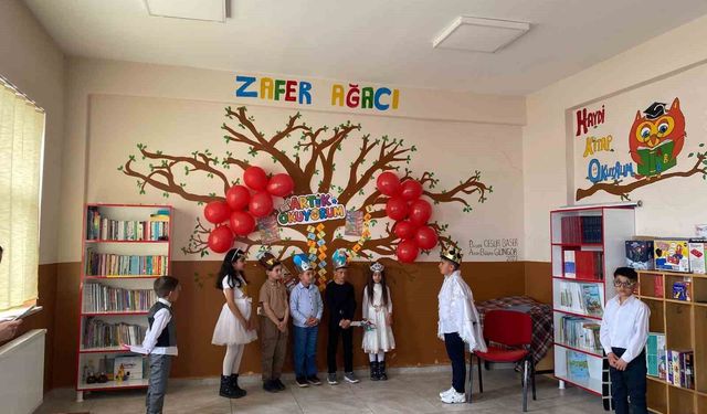 Kars'ta köy okulunda tiyatro coşkusu: Öğrencilerden renkli gösteri