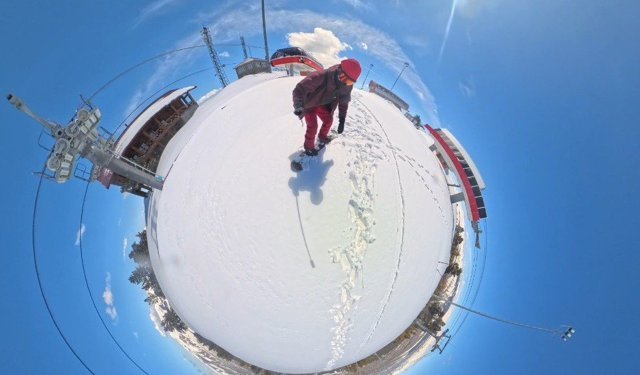 Kars'ta nisanda kar macerası: Zirveye yürüyüp bahar ortasında snowboard yaptılar