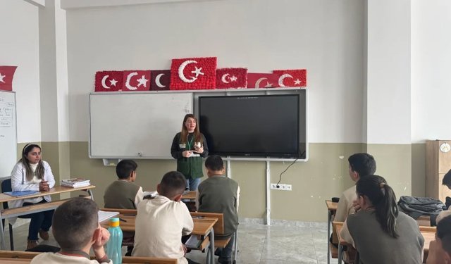 Kars'ta öğrencilere sağlıklı yaşam bilinci: Yeşilay'dan anlamlı eğitim