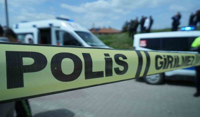 Kasksız motosiklet kullandı, kazada can verdi