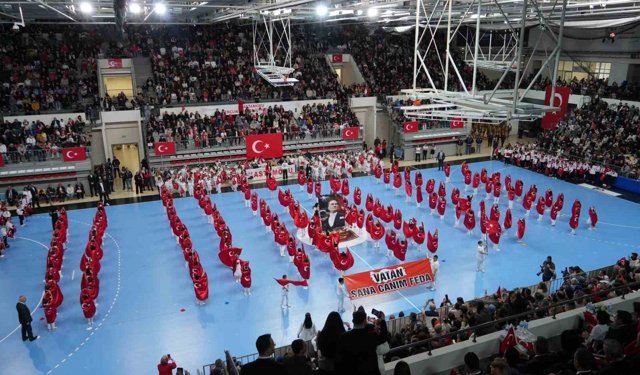 Kastamonu'da 23 Nisan coşkusu: Çocukların gösterileri ayakta alkışlandı