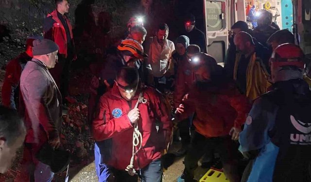 Kastamonu'da dağlık alanda uçurumdan düşen genç için ekipler seferber oldu