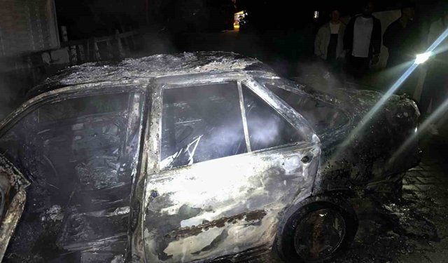 Keşan'da park halindeki otomobilde çıkan yangın söndürüldü