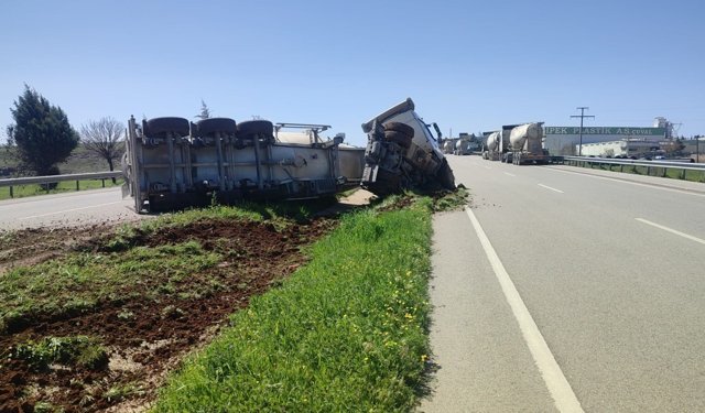 Kilis'te beton mikseri devrildi