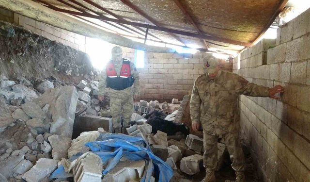 Kilis'te toprak kayması: Ahır çöktü, 40 hayvan telef oldu