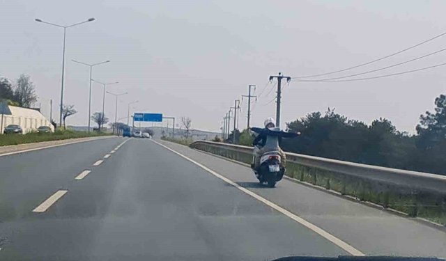 Kırıkkale'de motosiklette kasksız çocuğun tehlikeli yolculuğu kamerada