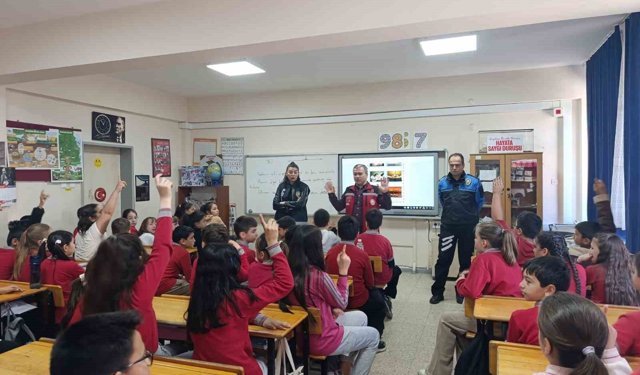 Kırklareli'nde 'Mahremiyet, Akran Zorbalığı ve Güvenli İnternet' eğitimleri