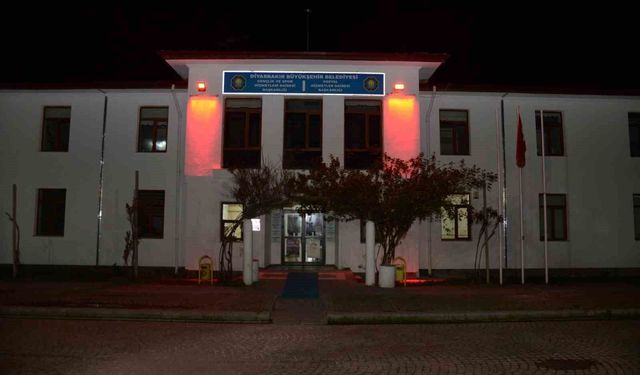 Kırmızı ışıklar eşit yaşam için yandı