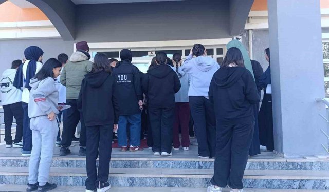 Kırşehir'de bursluluk sınavına 3 bin 423 öğrenci katıldı