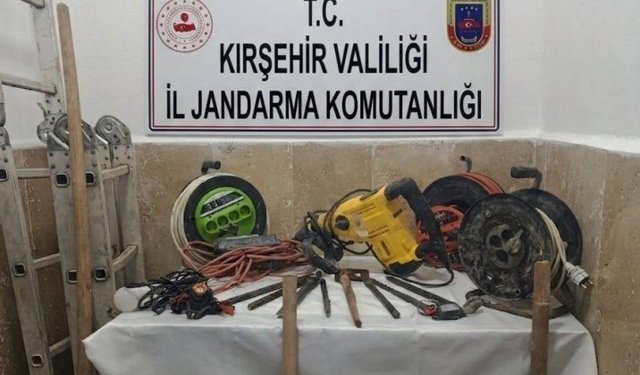 Kırşehir'de kaçak kazı yapan 5 şüpheli suçüstü yakalandı