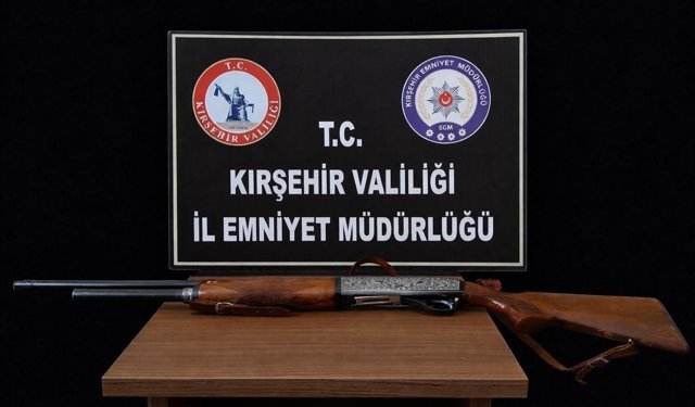 Kırşehir'de polis ruhsatsız silah ele geçirdi