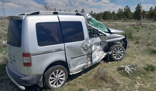 Konya tır ile hafif ticari araç çarpıştı: 1 ölü