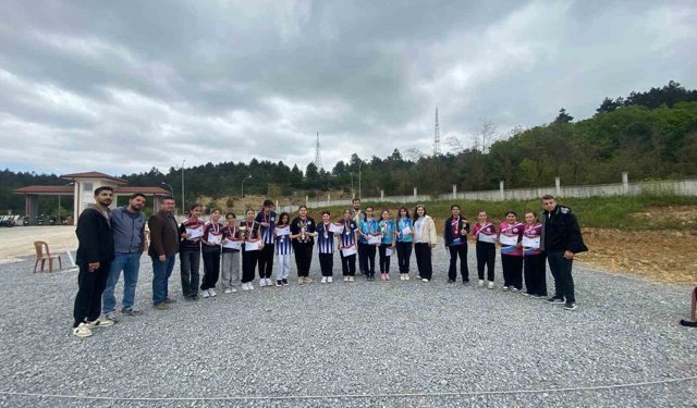 Küçük kızlarda Cumayeri şampiyon