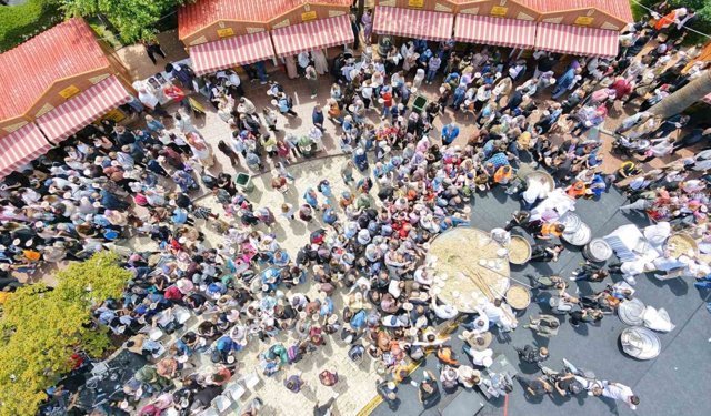 Manisa'da 2 ton bahar pilavı dağıtıldı