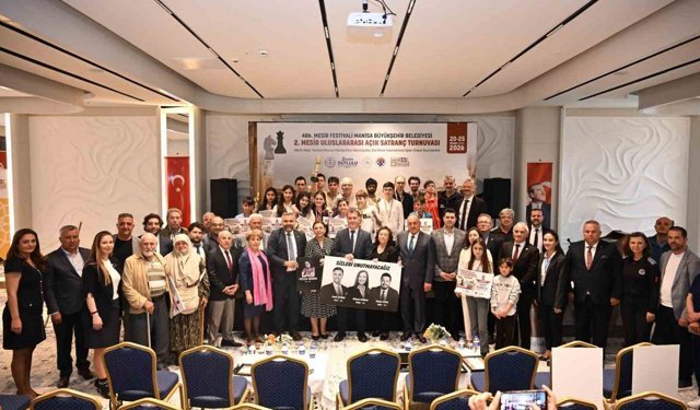 Manisa'da dev turnuvanın şampiyonu Azerbaycanlı Rasulov oldu