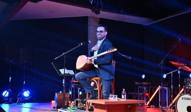 Manisa'da İsmail Altunsaray ile türkü dolu gece