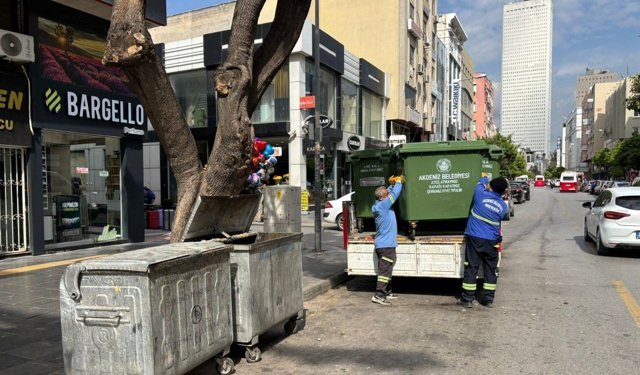Mersin kent merkezinde çöp konteynerleri yenileniyor