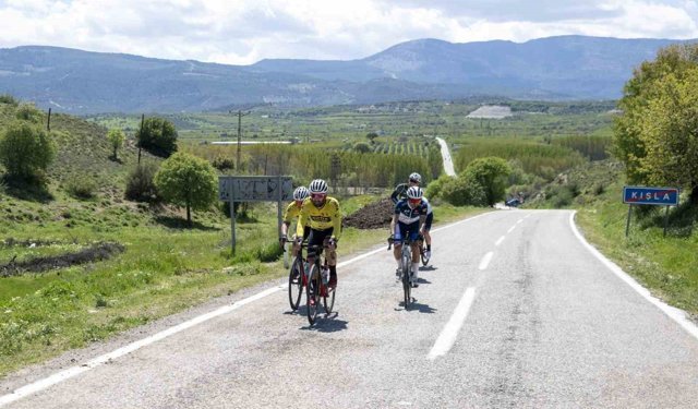 Mersin'de 120 sporcu 126 kilometrelik etapta yarıştı