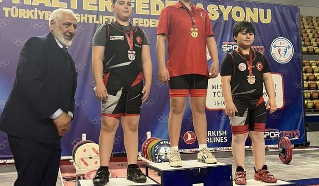 Minik halterci Taha Toprak, Türkiye 2'ncisi oldu