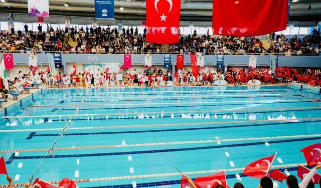 Minik kulaçlar Alleben'de buluştu