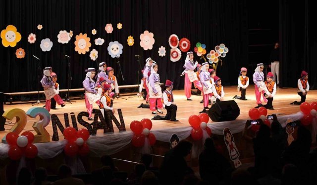 MTK Koleji 23 Nisan programını yoğun katılımla gerçekleştirdi