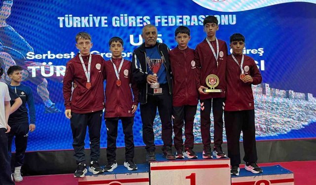 Muğla'lı U15 grekoromen güreş takımı Türkiye ikincisi oldu