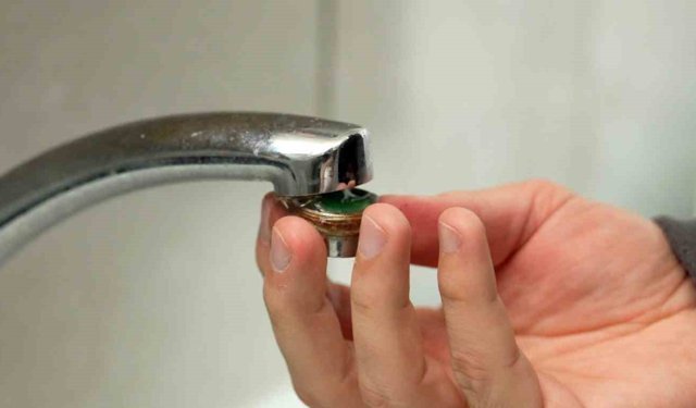 Musluğa takılan küçük aparat, suyu yüzde 70 kurtarıyor: Tasarruf hamlesi