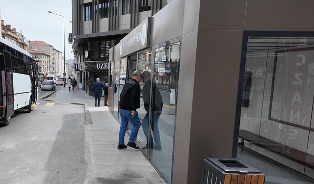 Nevşehir'de akıllı durak kazası kameralara yansıdı