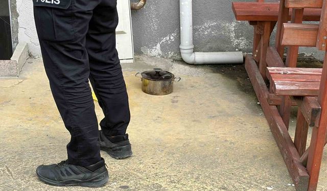 Ocakta unutlan yemek yangına sebep oldu