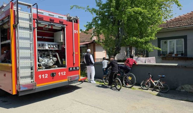 Ocakta unutulan çaydanlık yandı