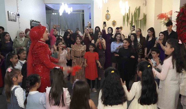 Öğretmen kına gecesinde öğrencileriyle son kez oyun oynadı