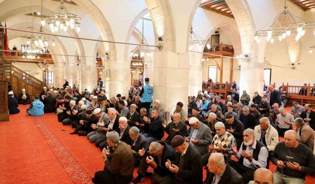 Okul saldırısında hayatını kaybeden öğretmen ve öğrencileri için mevlit okutuldu