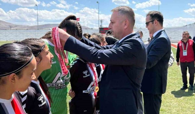 Okul Sporları Futbol Gençler Yarı Final Müsabakaları tamamlandı