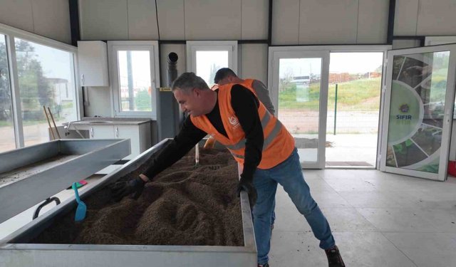 Pazar yerlerinden toplanan organik atıklar gübreye dönüştürülüyor