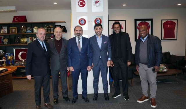 Rigobert Song, Başkan Hacıosmanoğlu ve Başkan Vekili Otyakmaz'ı ziyaret etti