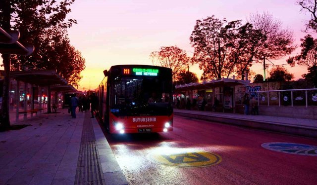 Sakarya'da metrobüs seferlerine saat ayarı