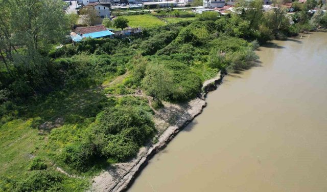 Sakarya'da nehre düşen çocuğu arama çalışmaları bir haftadır sürüyor
