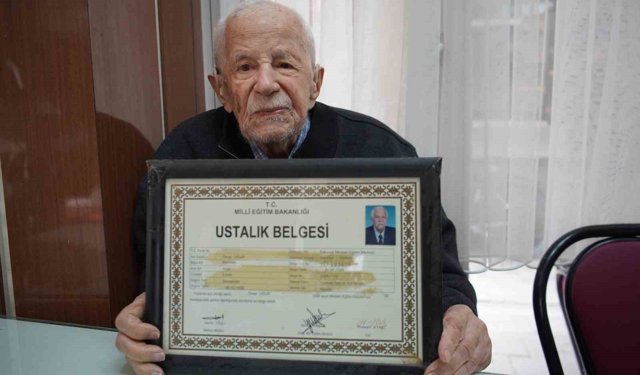 Sakarya'nın 100 yaşındaki dönercisi 84 yıldır mesleğini sürdürüyor