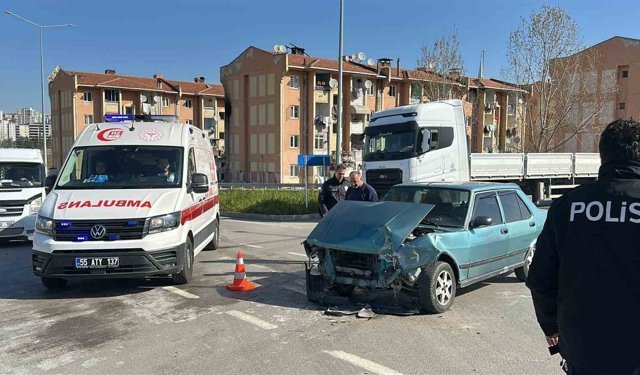 Samsun Şehir Hastanesi kavşağında yine kaza: 4 yaralı