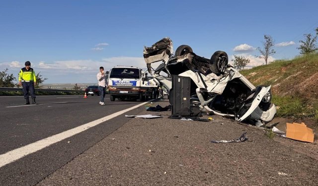 Şanlıurfa'da hafif ticari araç otomobille çarpıştı: 3 ölü, 5 yaralı
