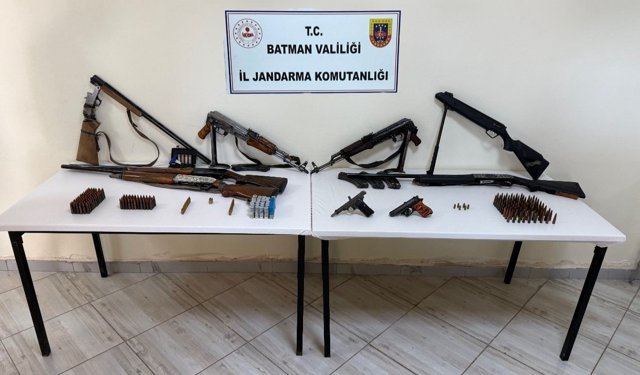 Sason'da kaçak silahlar ele geçirildi, 2 kişi tutuklandı