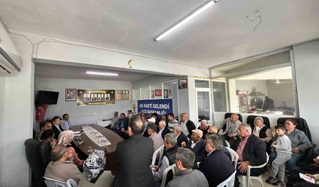 Selendi AK Parti'de mahalle başkanları toplandı