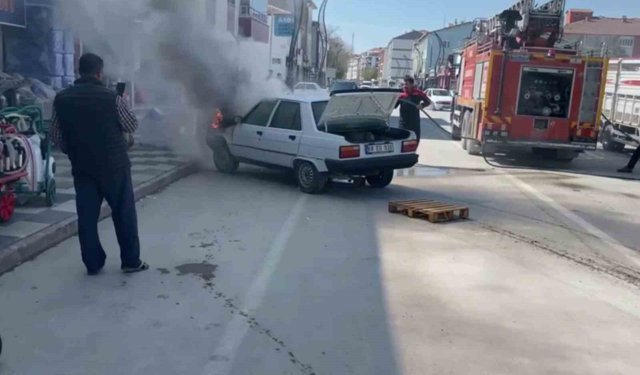 Seyir halindeki araçta yangın paniği