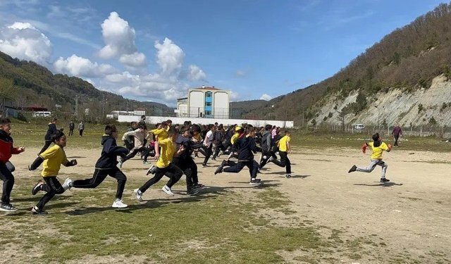 Sinop'ta çocuklar eğlenerek sağlıklı yaşamı öğreniyor