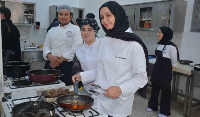 Sinop'ta üniversite öğrencilerinden 'hamsi köftesi' yarışması