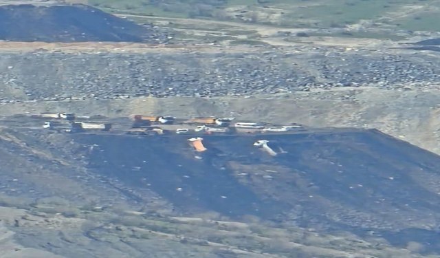 Şırnak'ta hafriyat sahasında toprak kayması: Park halindeki 2 araç şarampole yuvarlandı