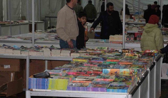 Şırnak'ta 'Mezopotamya'nın Ruhunda Baharı Kitaplarla Karşılıyoruz' Kitap Fuarı ve Kültür Şöleni sona erdi